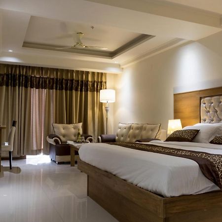 Hotel Lotus Paradise - Banquet & Dining - Near Murthal Sukhdev Rāi Exteriör bild